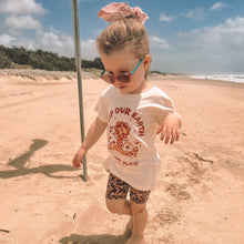 Load image into Gallery viewer, T-shirt Keep Our Earth a Happy Place Whisper White - Tales Of Indie